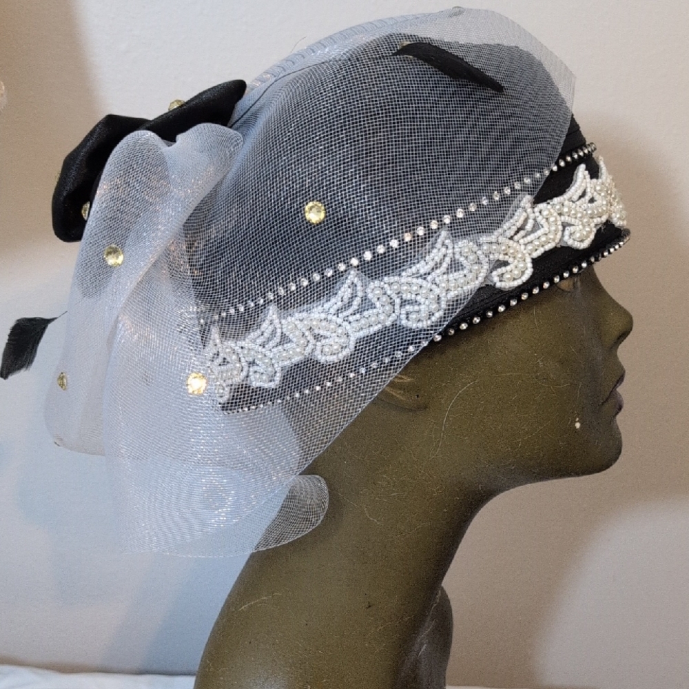 Ashro Elegant Black and White Mesh Hat